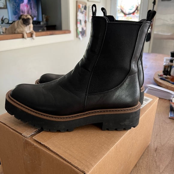 Sam Edelman Chelsea Boot - Picture 3 of 14